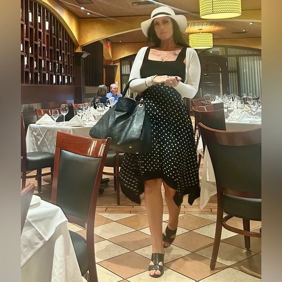 Meet your Posher, Lisa Michelle.💎 - Picture 3 of 15